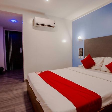 Oyo 666 Mc Hotel Fairview Quezon City Bagian luar foto