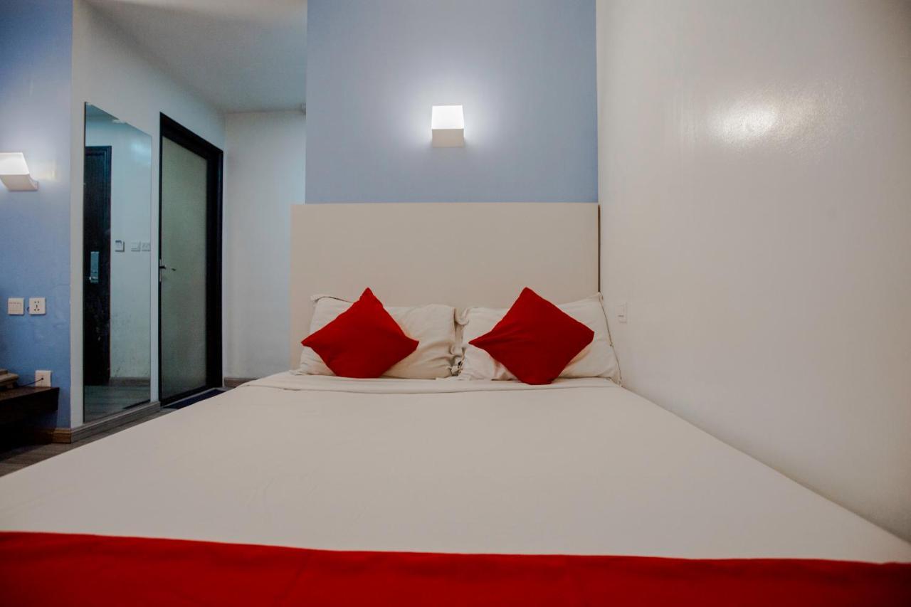 Oyo 666 Mc Hotel Fairview Quezon City Bagian luar foto