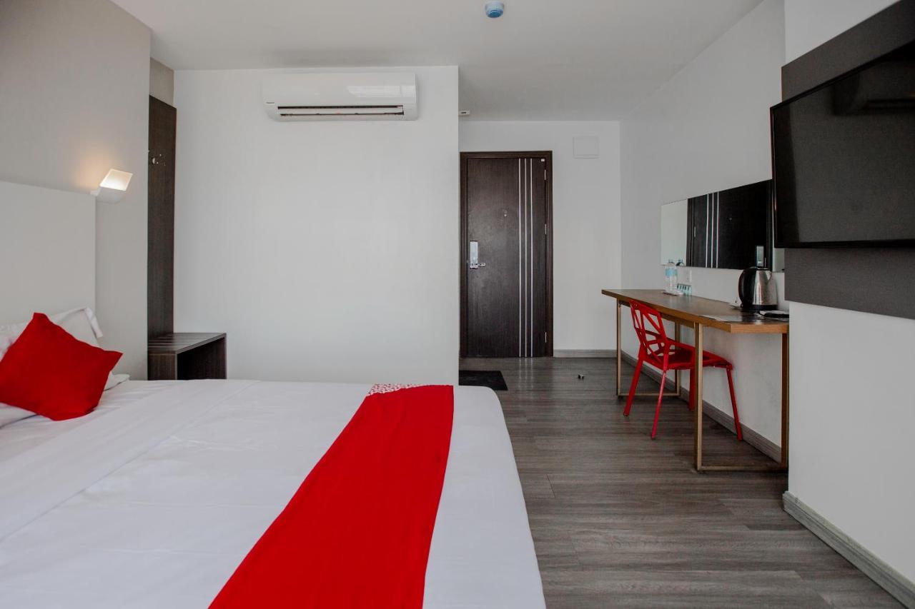 Oyo 666 Mc Hotel Fairview Quezon City Bagian luar foto