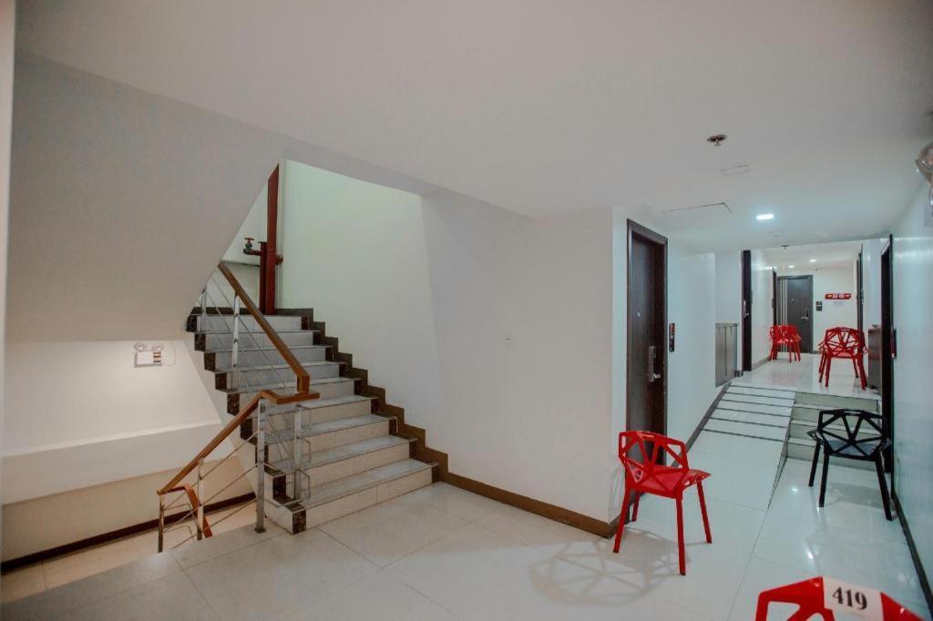 Oyo 666 Mc Hotel Fairview Quezon City Bagian luar foto